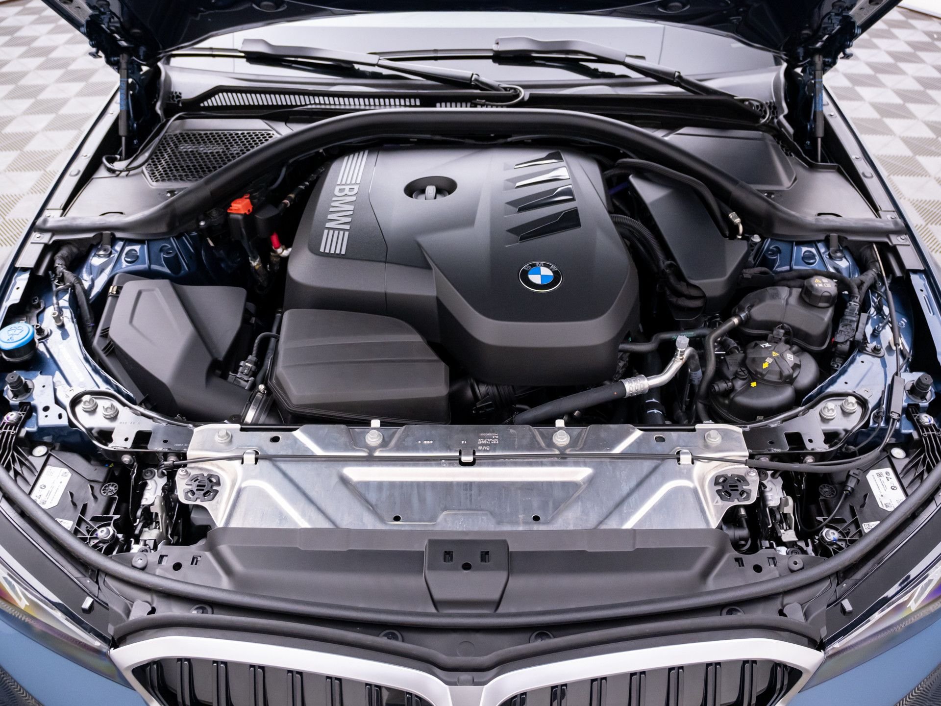 New 2026 Arctic Race Blue metallic BMW 330i xDrive image 31