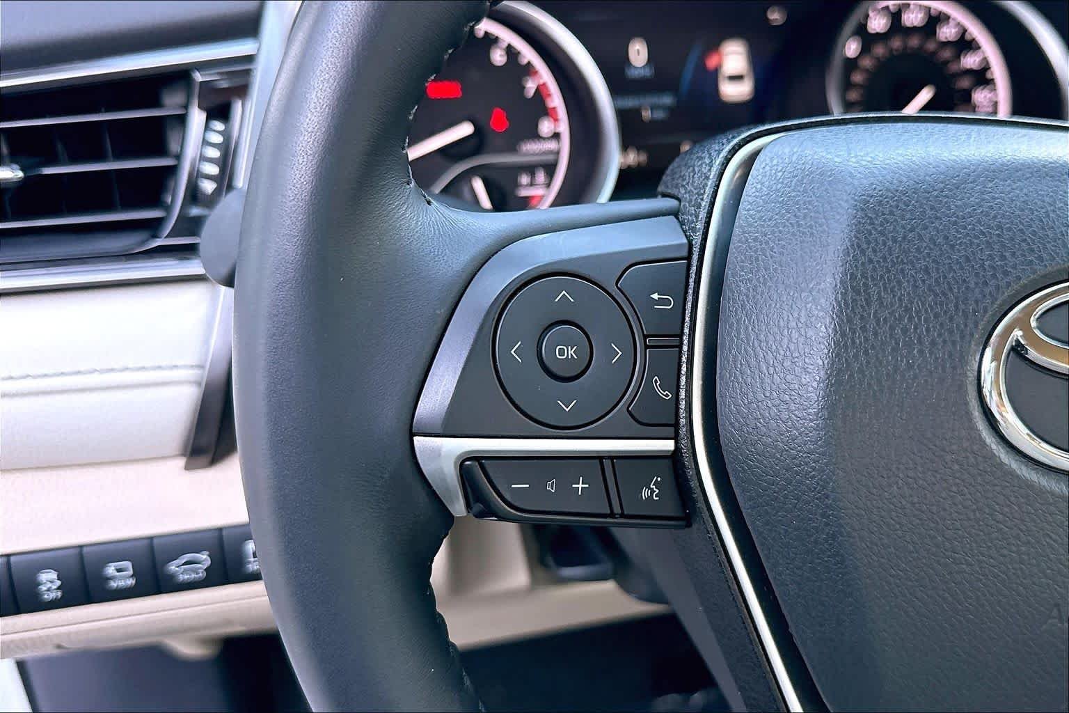Used 2023 Wind Chill Pearl Toyota XLE V6 image 24
