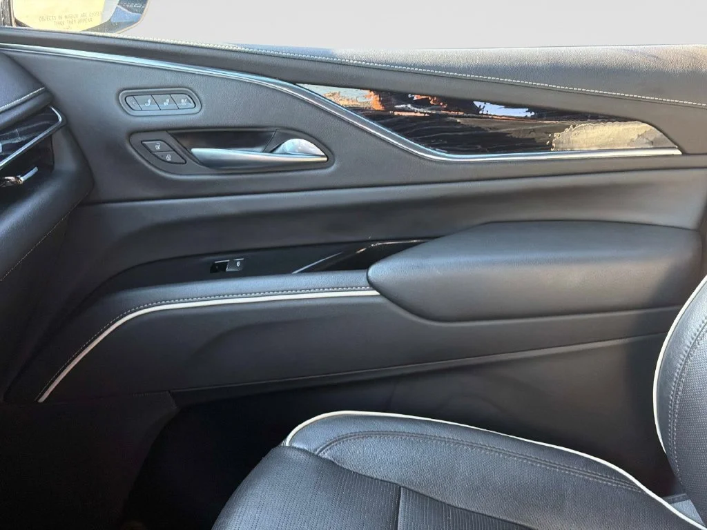 Used 2021 Crystal White Tri-Coat Cadillac Sport image 27
