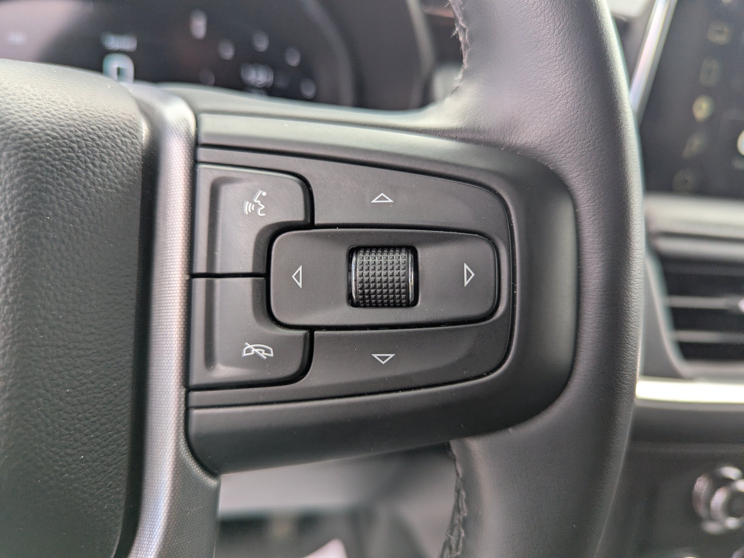2023 GMC Yukon SLE - Photo 17
