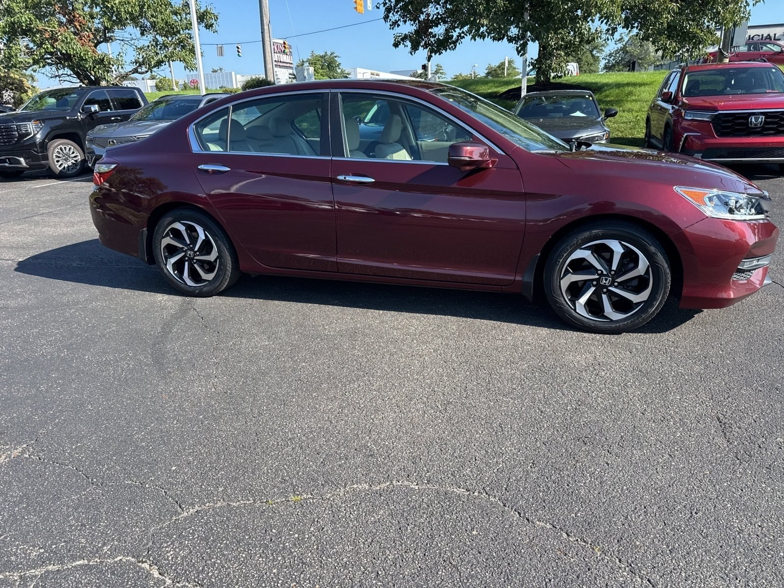 Used 2016 Basque Red Pearl II Honda EX-L image 21