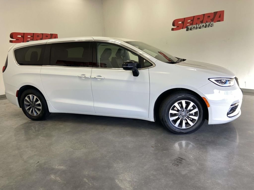 Used 2024 Chrysler Pacifica PHEV Select with VIN 2C4RC1S78RR103829 for sale in Birmingham, AL