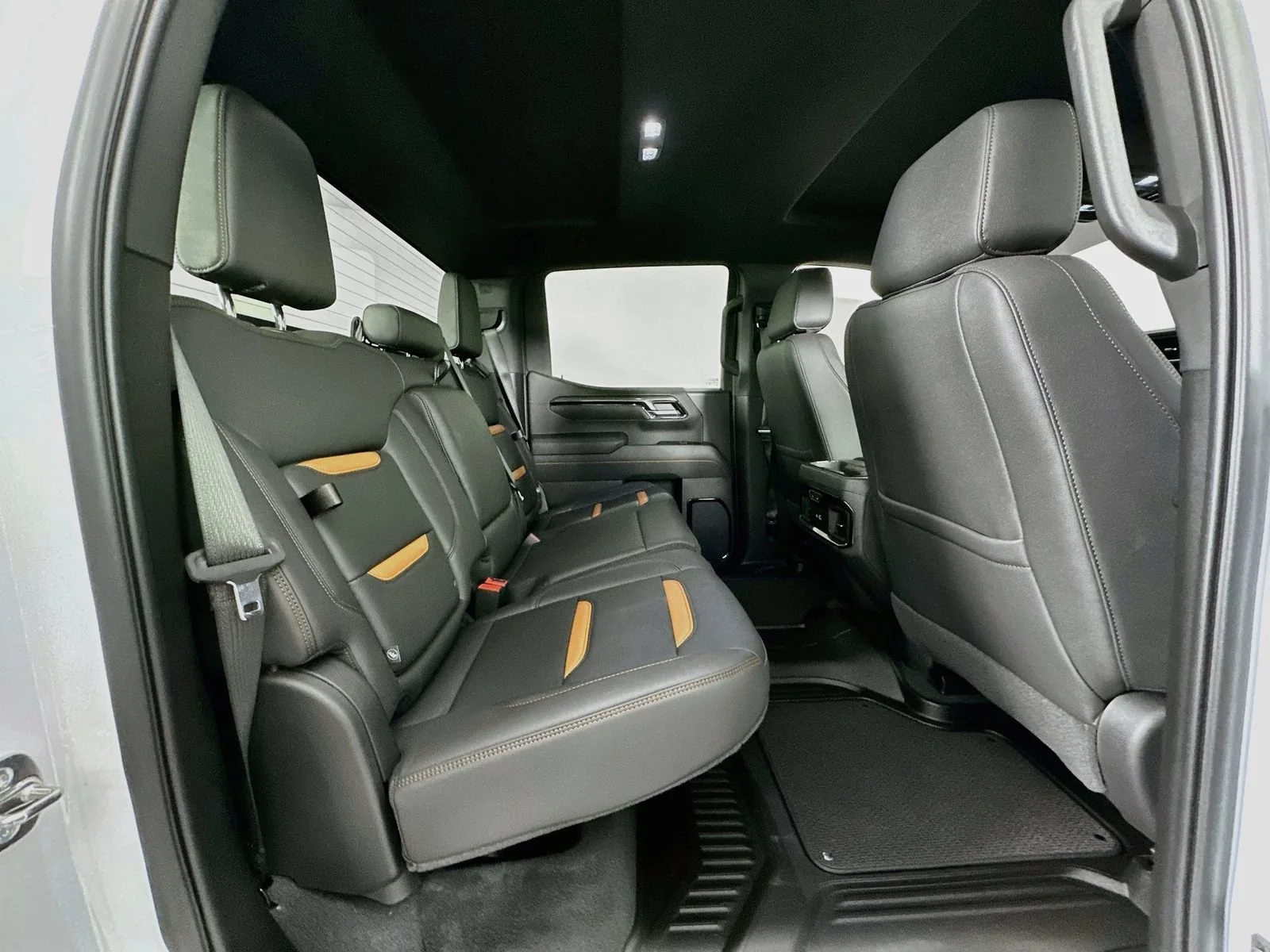 Used 2025 Summit White GMC AT4 image 29