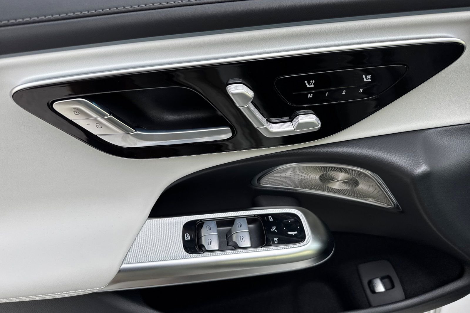 New 2027 Polar White Mercedes-Benz E 450 image 25