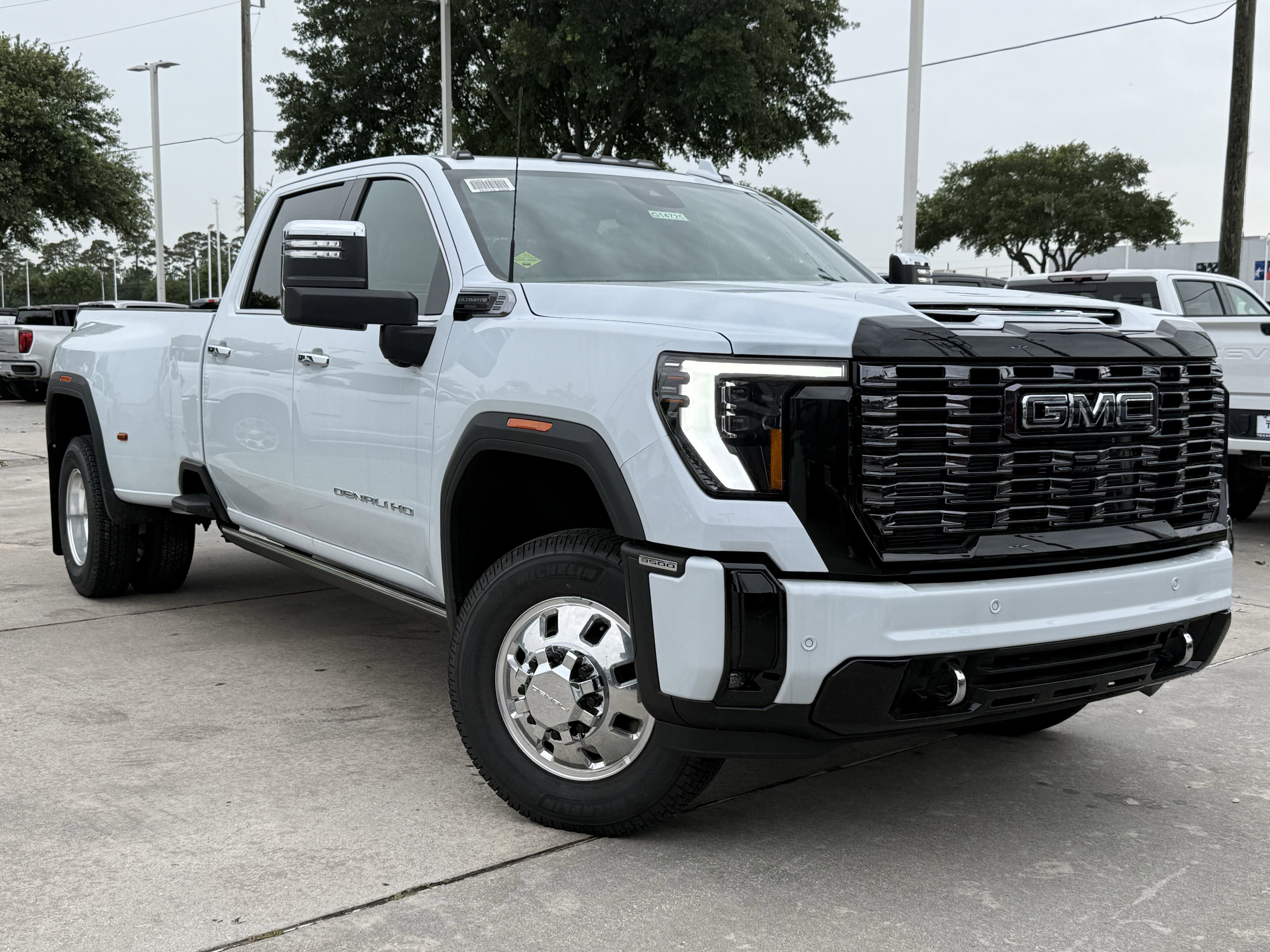 New 2026 Glacier White Tricoat GMC Denali Ultimate DRW image 2