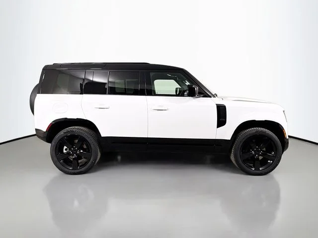 New 2026 Fuji White Land Rover X-Dynamic SE image 4