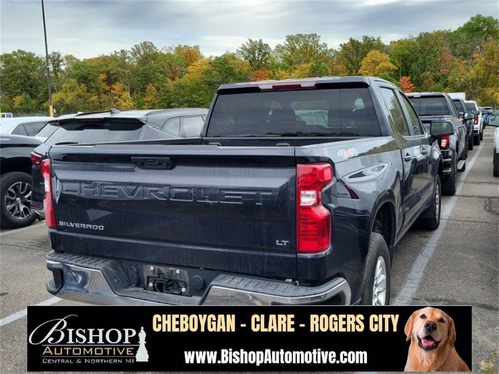 2022 Chevrolet Silverado 1500 LT photo 2