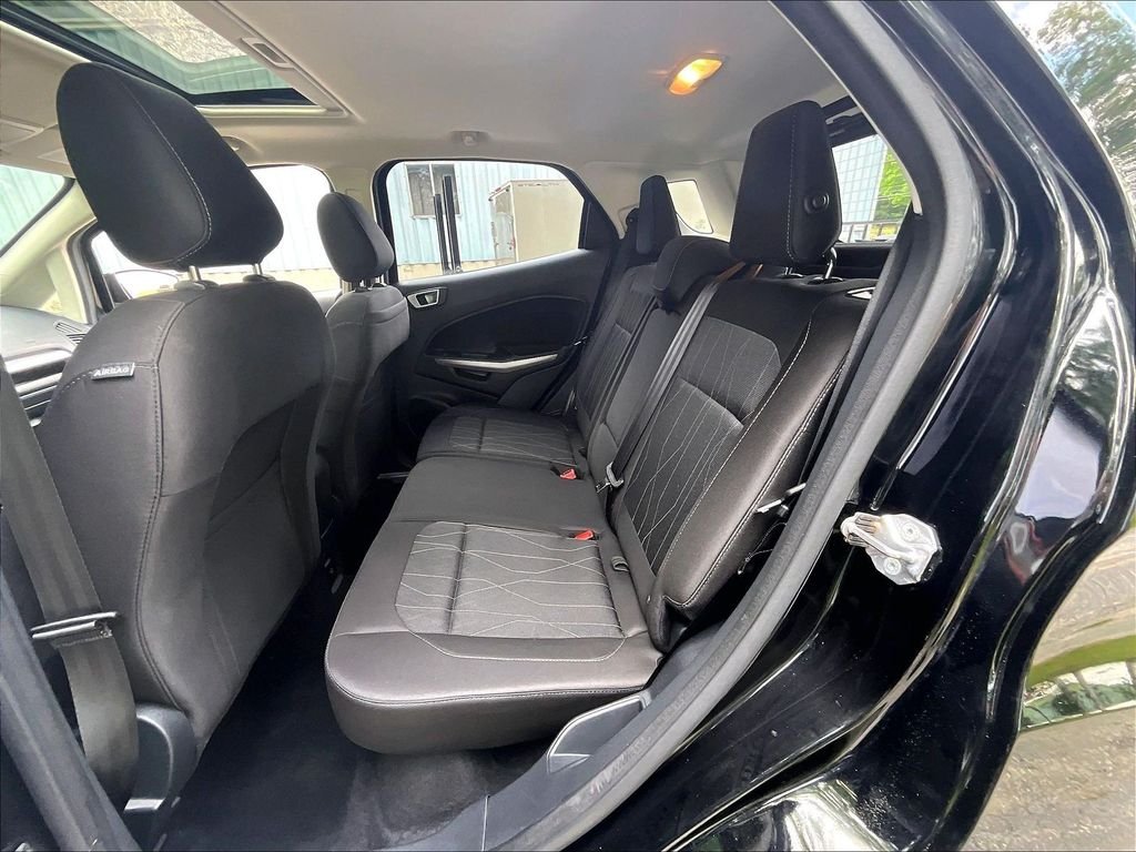 Used 2019 Shadow Black Ford SE image 15