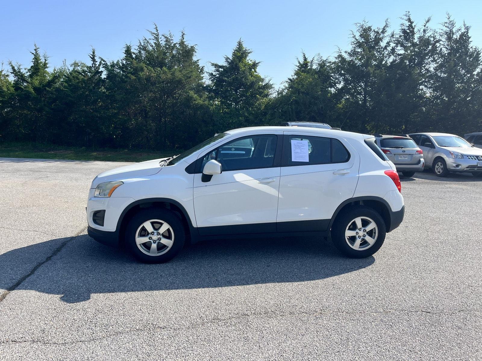 Used 2015 Summit White Chevrolet LS image 4