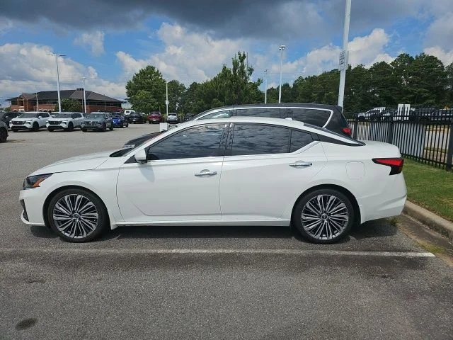Used 2023 White Nissan 2.5 SL image 2