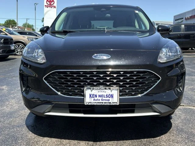 Used 2020 Ford Escape SE with VIN 1FMCU9G63LUB24630 for sale in Dixon, IL