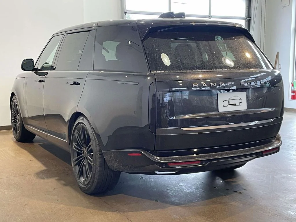 New 2026 Santorini Black Land Rover SE image 6