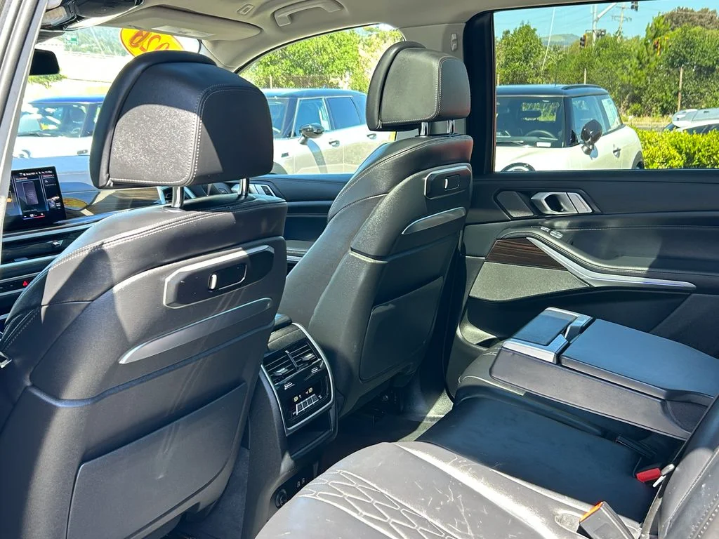 Used 2023 Green BMW xDrive40i image 31