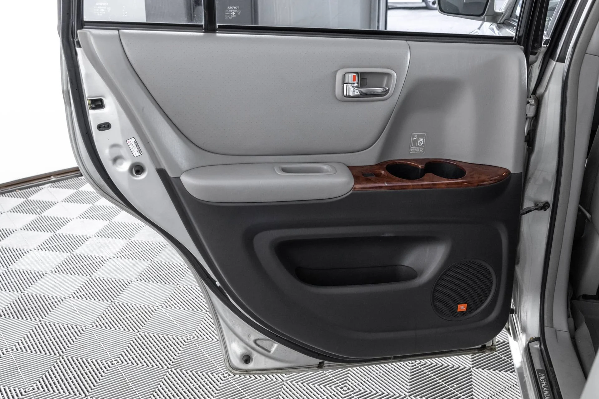 Used 2006  Toyota NA image 33
