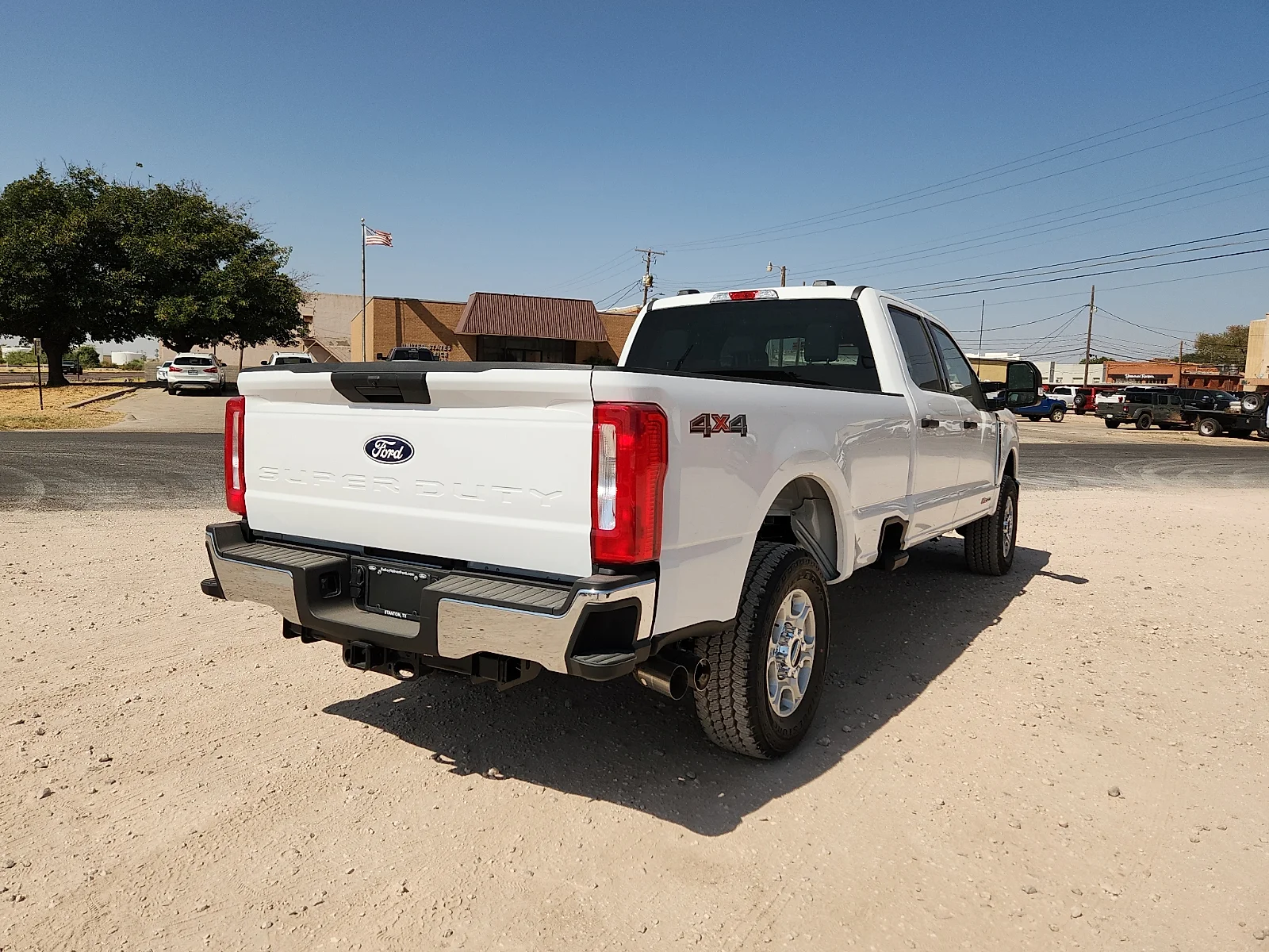 New 2027 Oxford White Ford XLT image 7