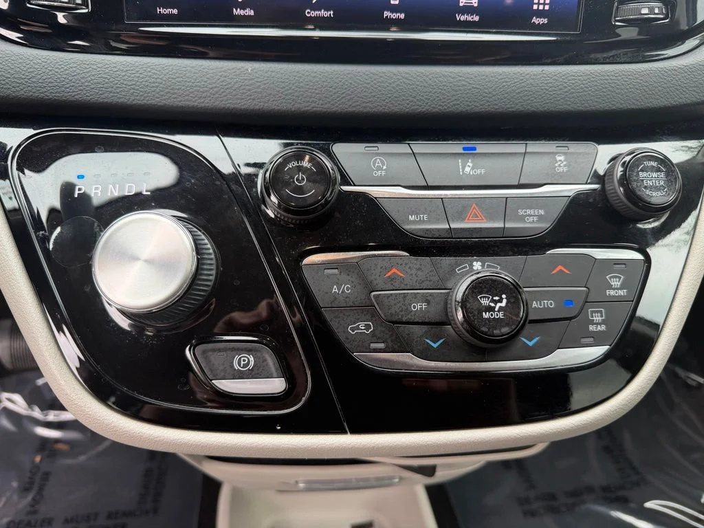 Used 2022 Crystal Metallic Chrysler Touring L image 25