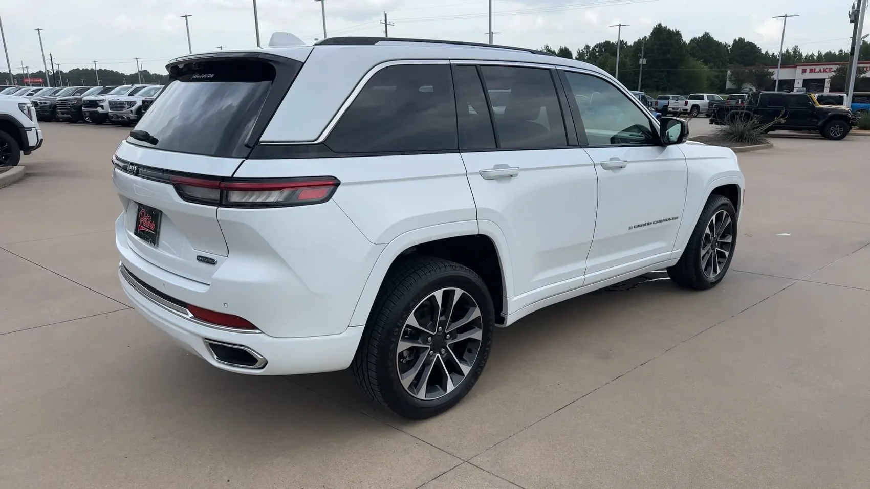 Used 2022 Bright White Clearcoat Jeep Overland image 8