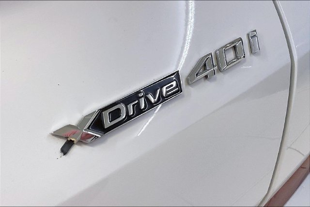 Used 2022 White BMW xDrive40i image 7