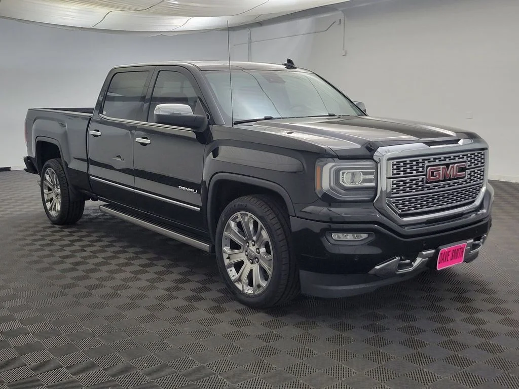 Used 2018 Onyx Black GMC Denali image 4