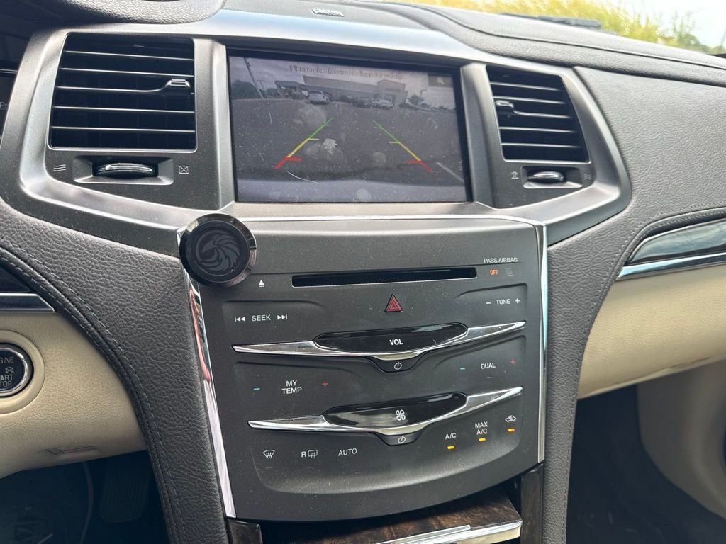 Used 2013 White Lincoln Premium image 7