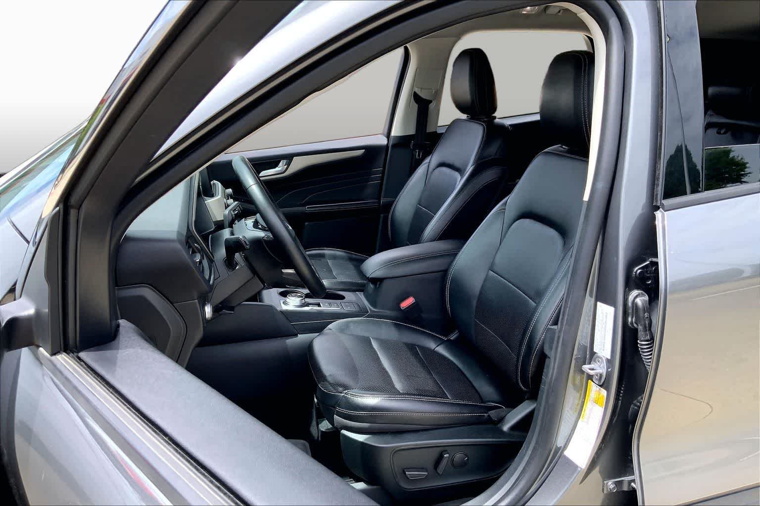 Used 2022 Carbonized Gray Metallic Ford SEL image 8