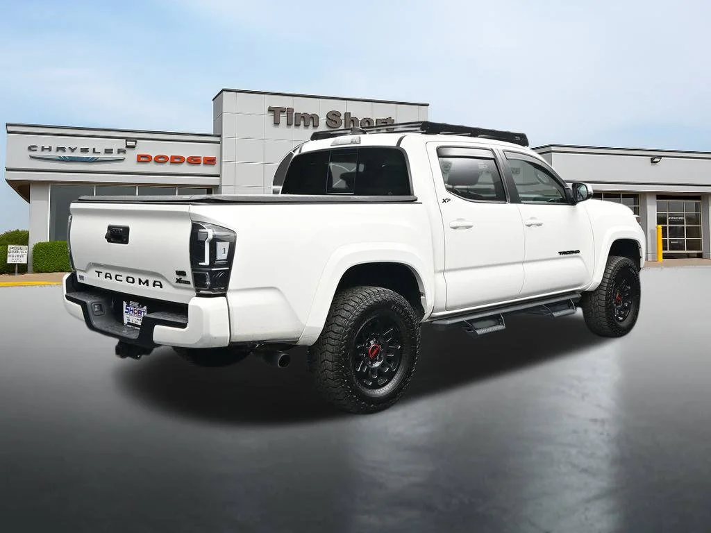 Used 2022 White Toyota SR5 image 5