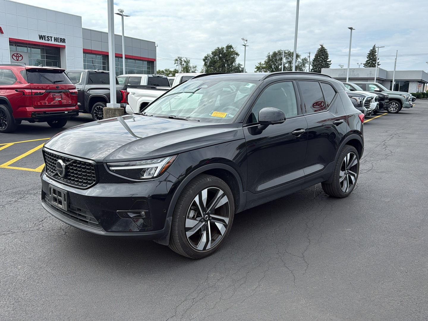 Used 2024 Onyx Black Metallic Volvo Plus Dark Theme image 7