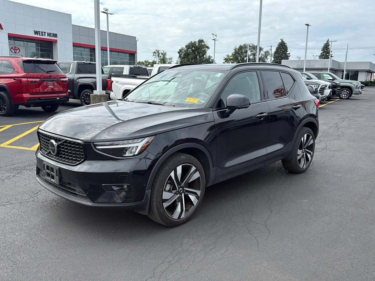 Used 2024 Onyx Black Metallic Volvo Plus Dark Theme image 7