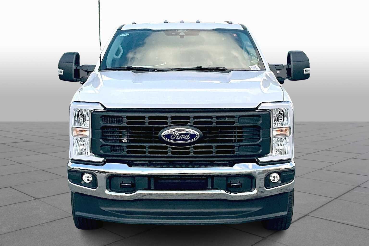 New 2026 Oxford White Ford XL image 3
