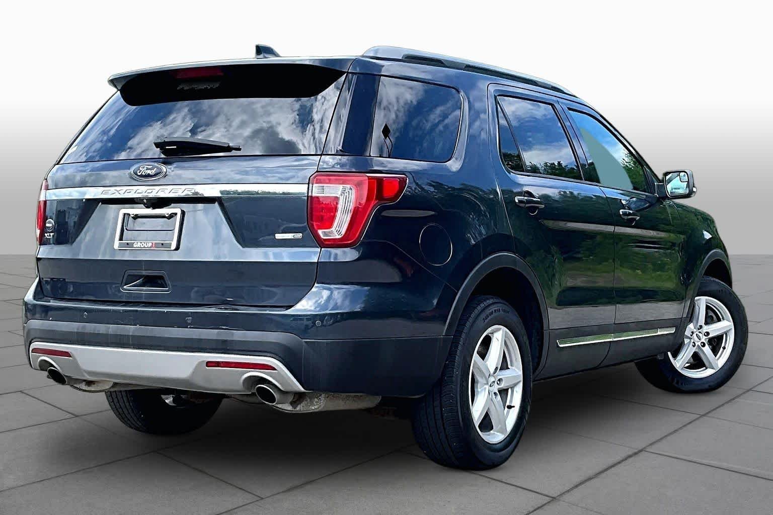 Used 2017 Smoke Quartz Metallic Tinted Clearcoat Ford XLT image 13