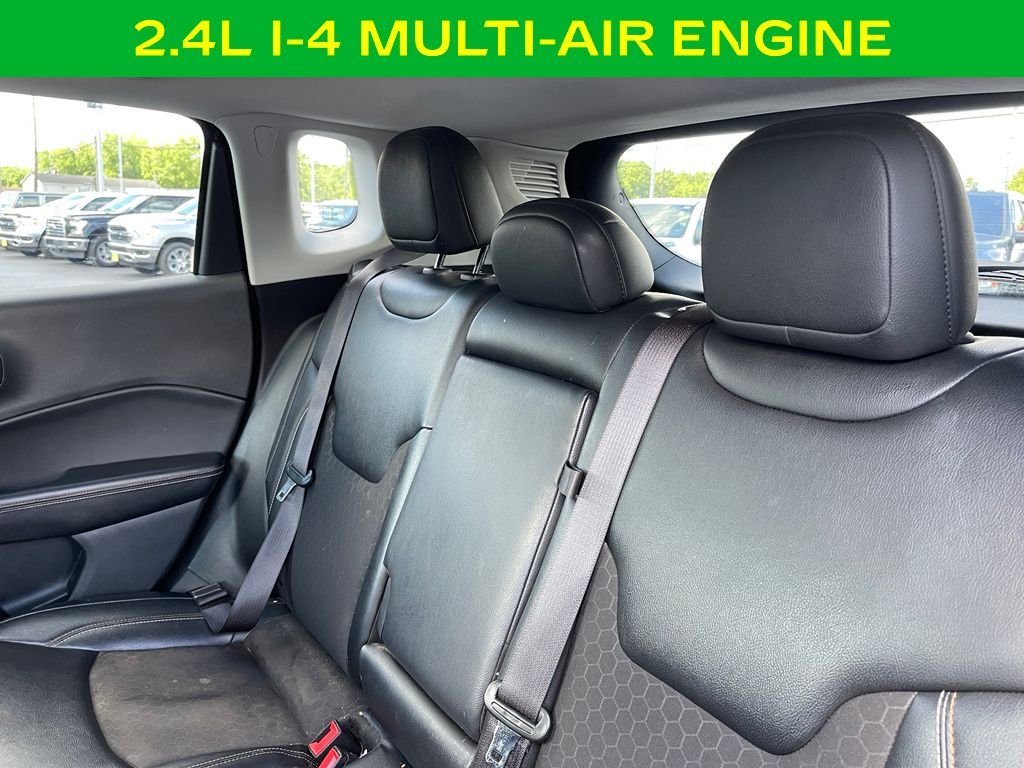 Used 2021 Diamond Black Crystal Pearlcoat Jeep Latitude image 9