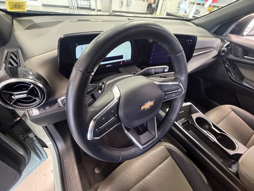 Used 2025 Cacti Green Chevrolet LT image 18