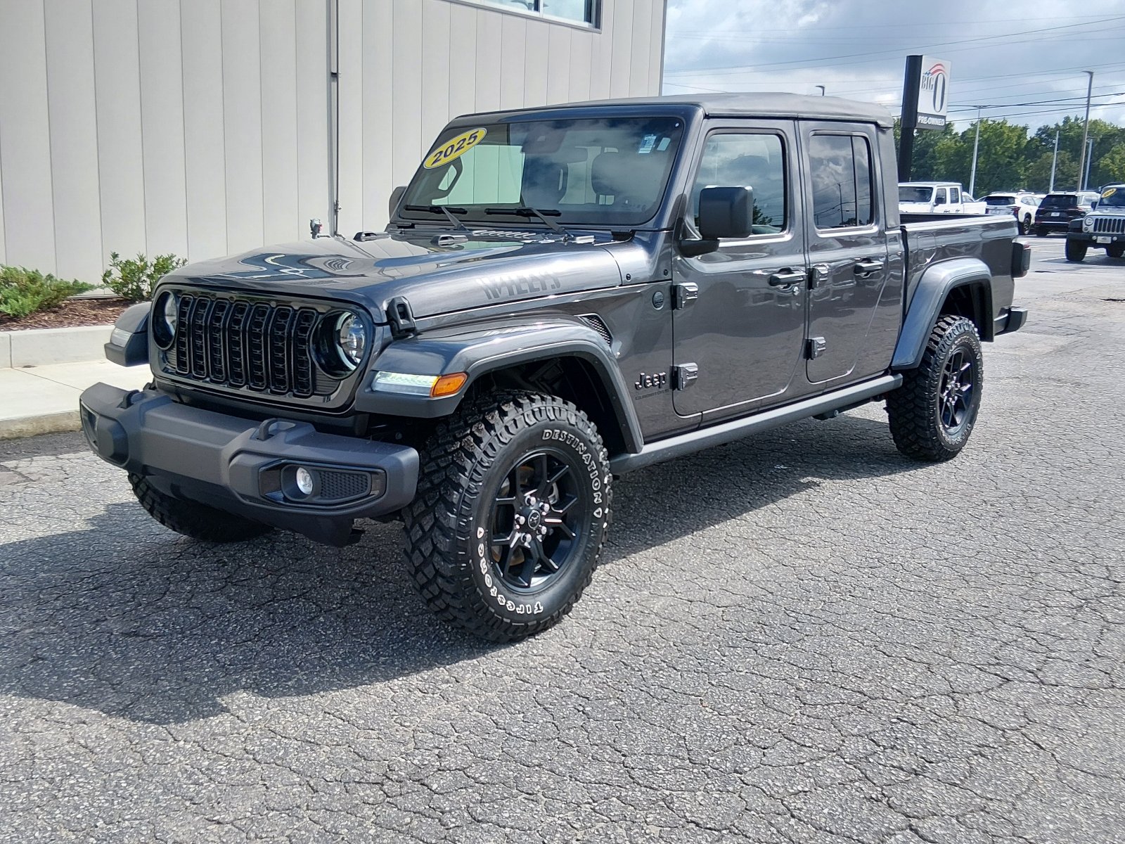 Used 2025 Granite Crystal Metallic Clear Coat Jeep Willys image 7