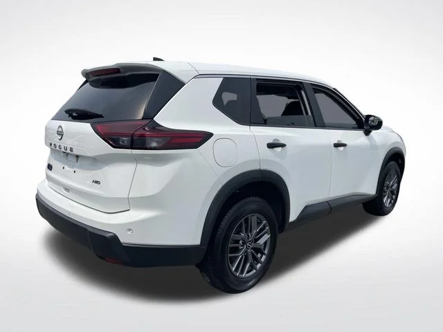 Used 2024 White Nissan S image 7