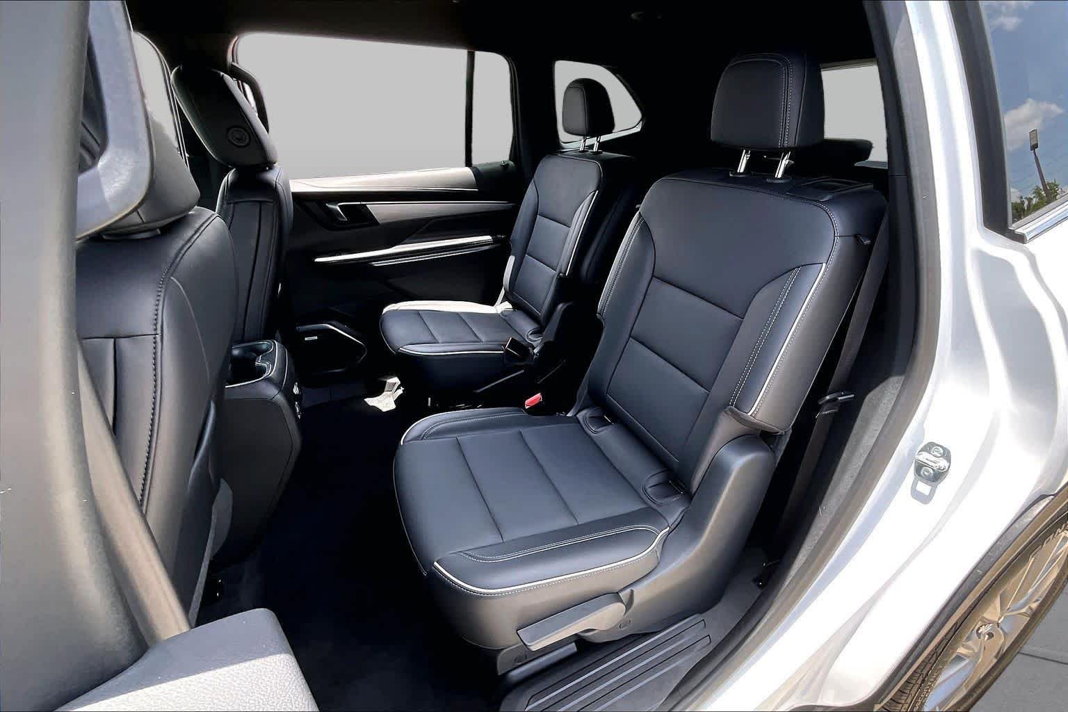 Used 2025 Summit White Buick Preferred image 21