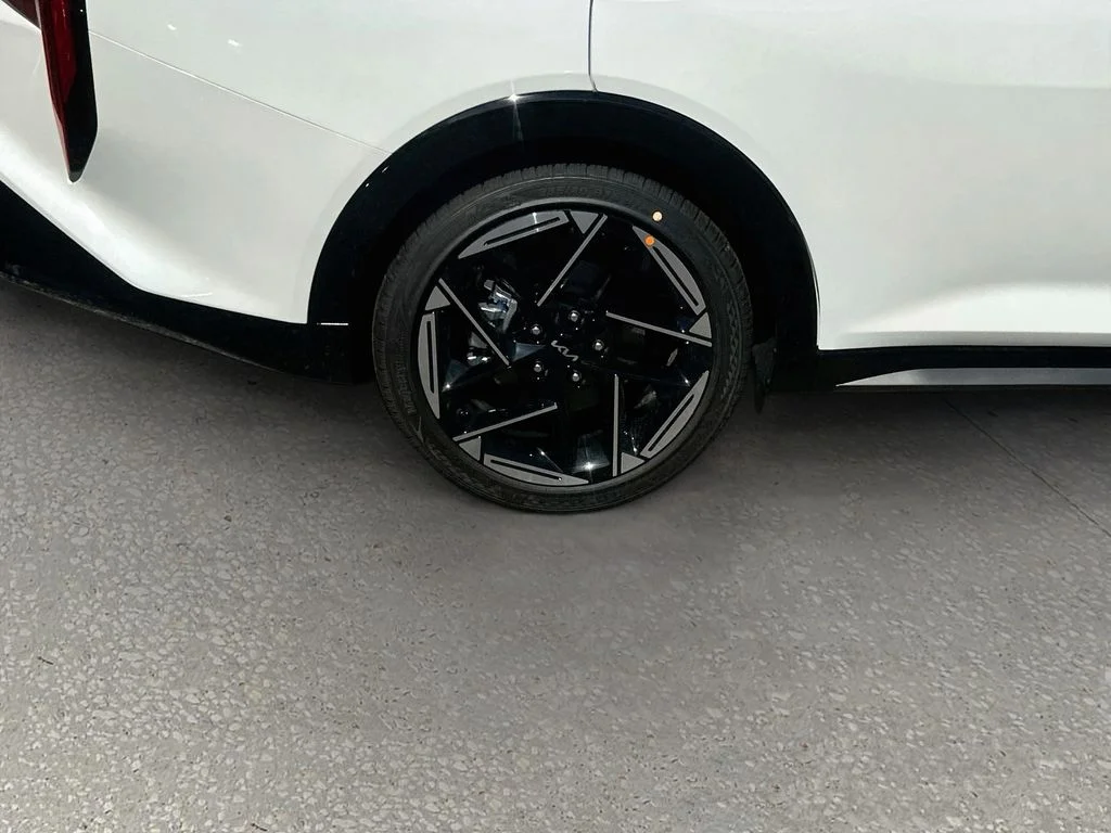 New 2026 Snow White Pearl Kia GT-Line image 30
