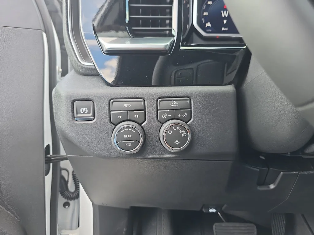 New 2026 Summit White Chevrolet LT image 20