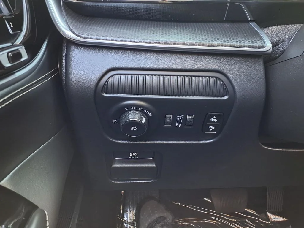 Used 2024 White Jeep Series II image 18