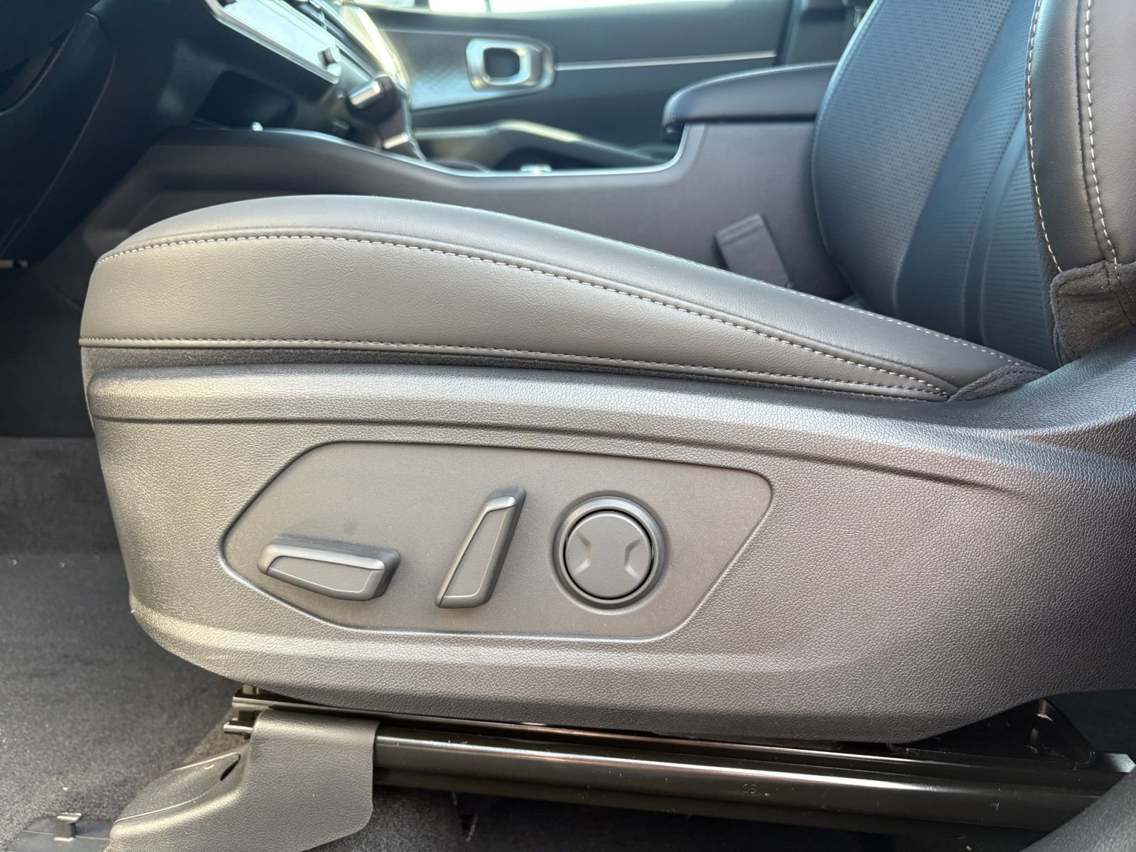 New 2026 Ivory Silver Kia S image 22