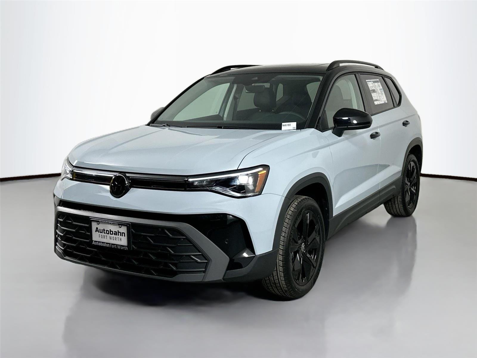 Certified Used 2025  Volkswagen SE Black image 3