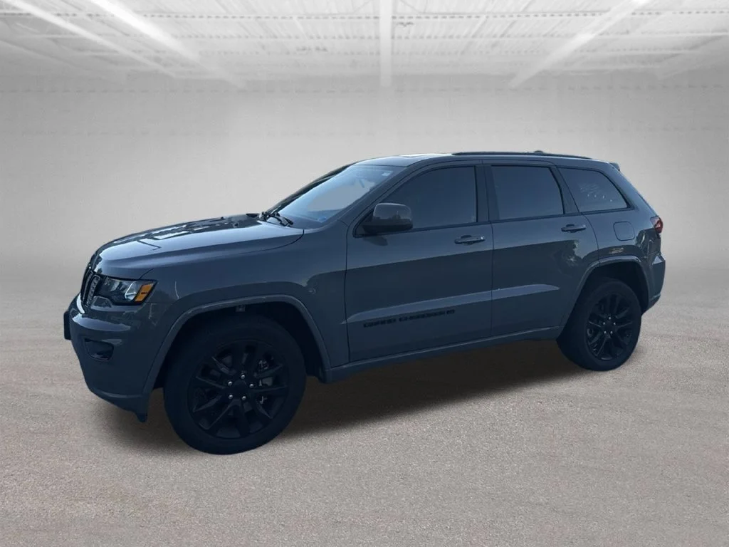 Used 2022 Gray Jeep Laredo X image 3