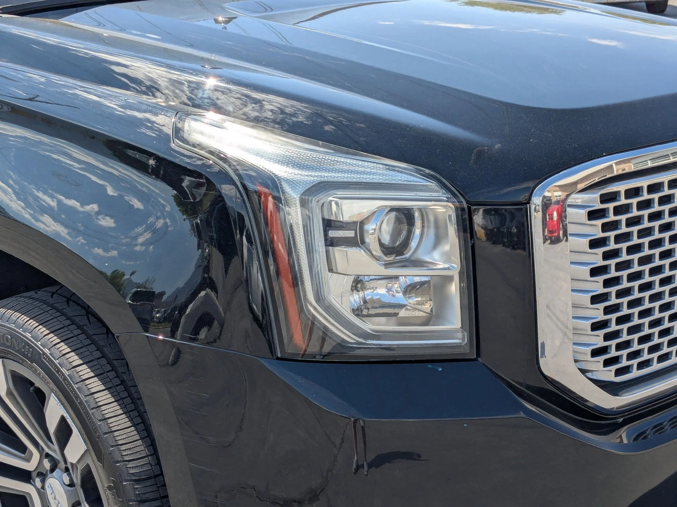 Used 2017 Onyx Black GMC Denali image 10