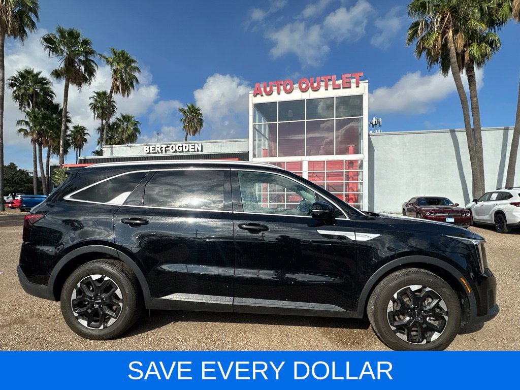 Used 2025 Black Kia S image 3