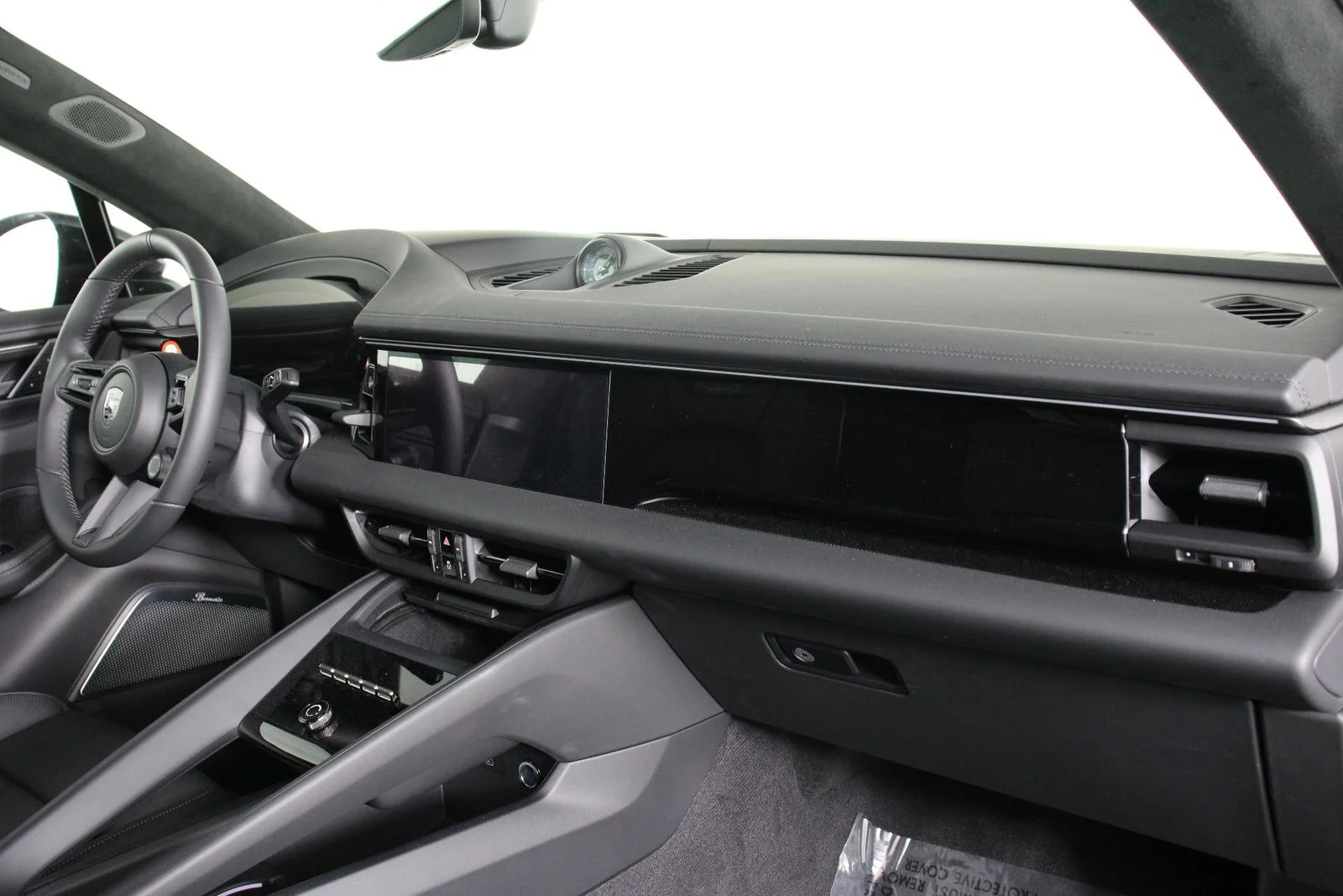 2025 Porsche Macan Turbo Electric - Photo 16