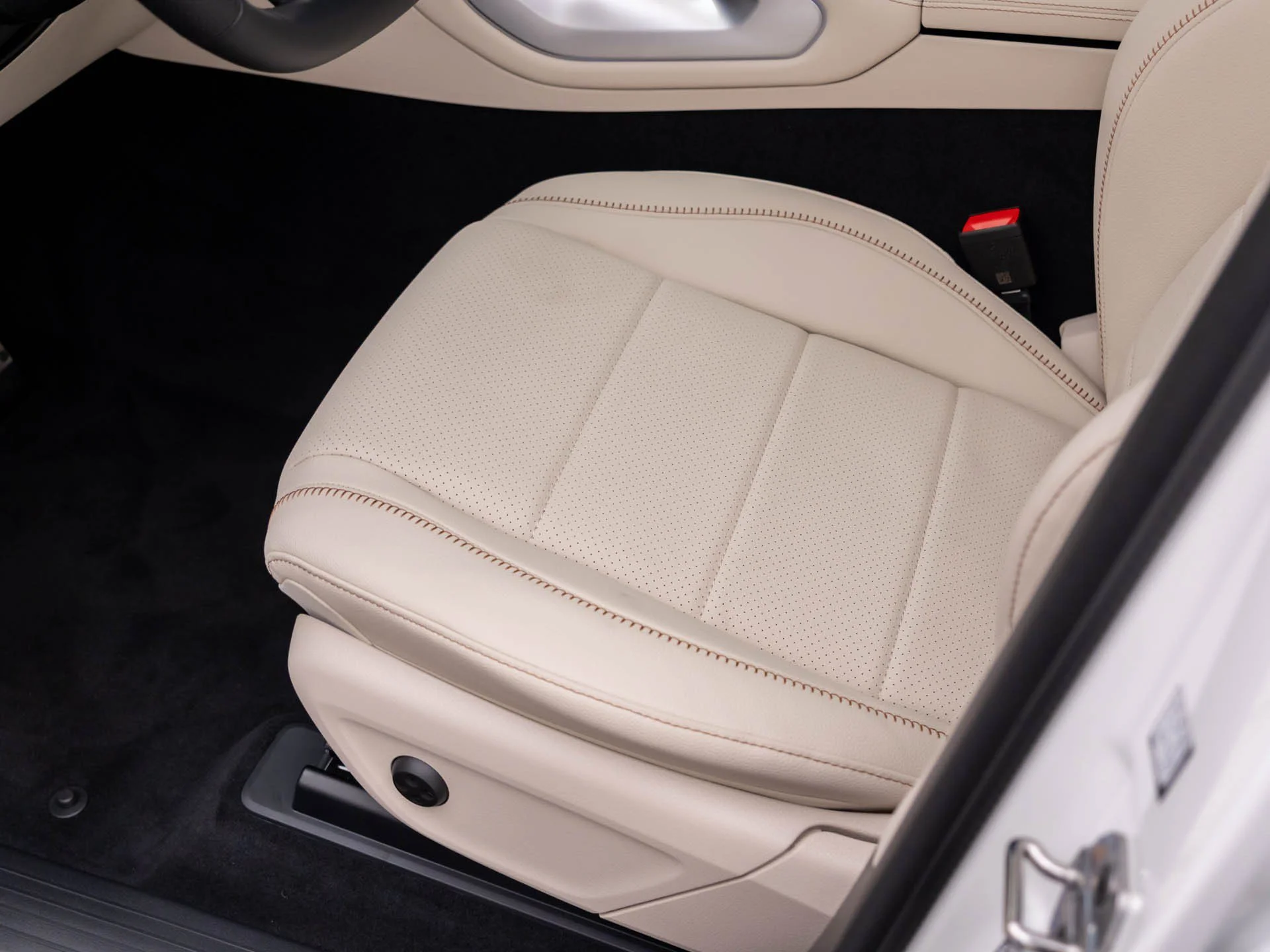 New 2027 White Mercedes-Benz GLE 450 image 16