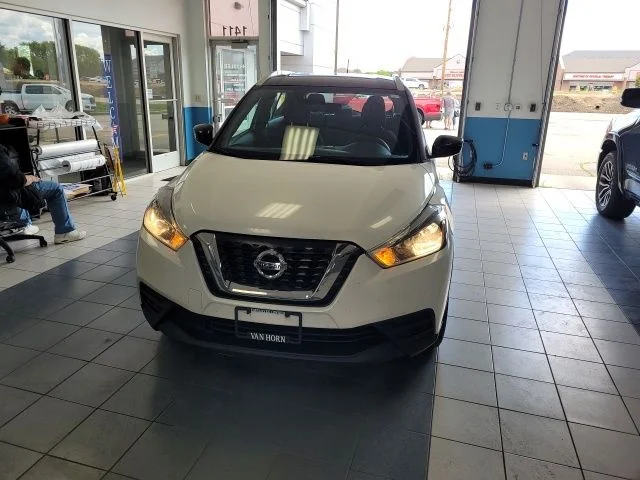 Used 2018 Nissan Kicks SV with VIN 3N1CP5CUXJL525532 for sale in Stoughton, WI