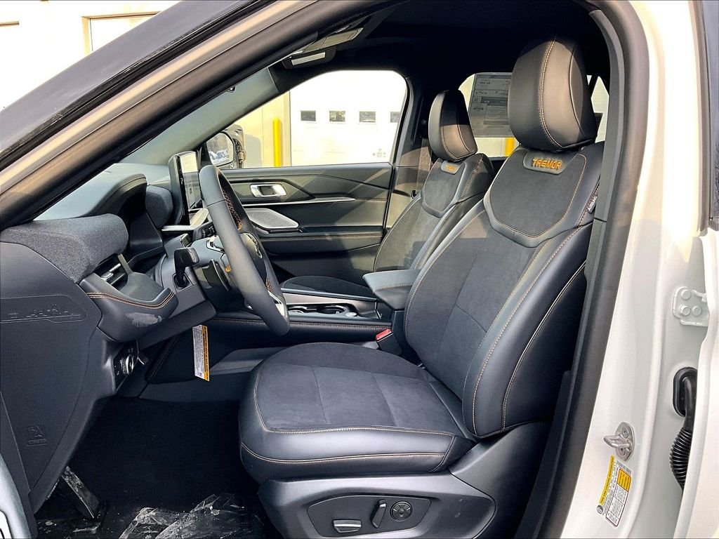 New 2026 Star White Metallic Tri-Coat Ford Tremor image 10