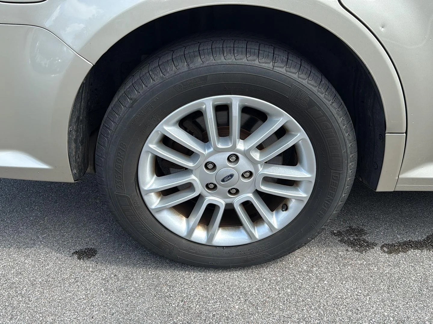Used 2018 White Gold Ford SEL image 16