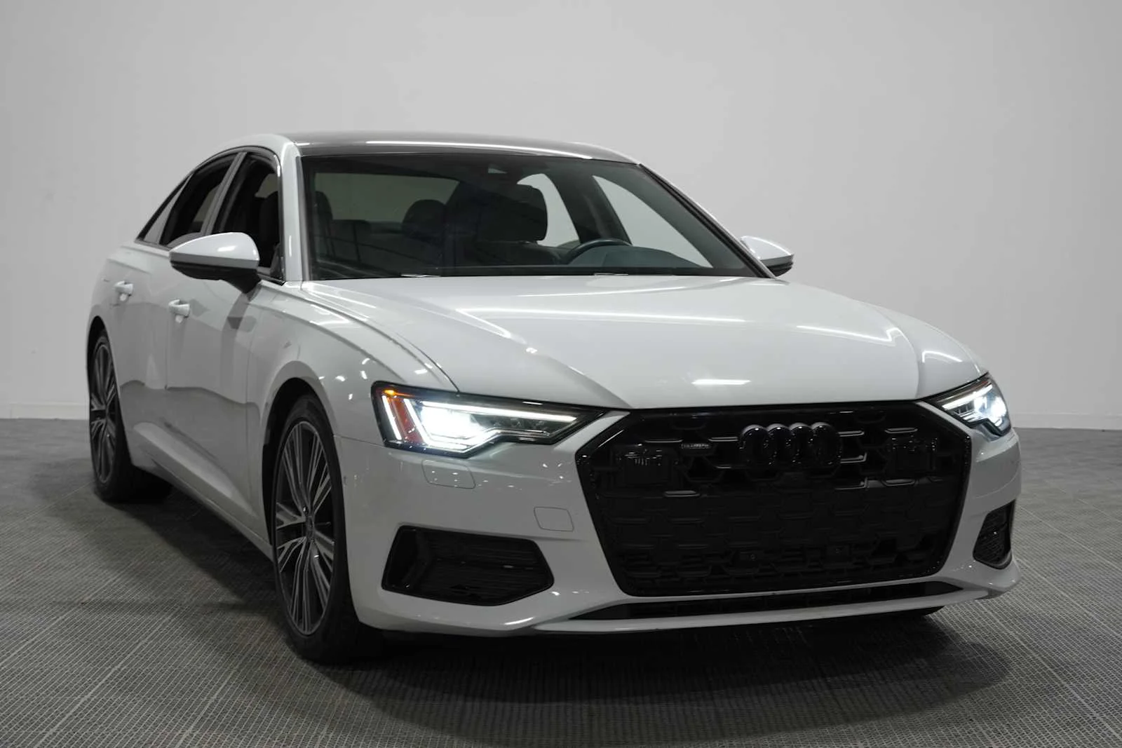 Used 2024 Arkona White Audi Premium image 3