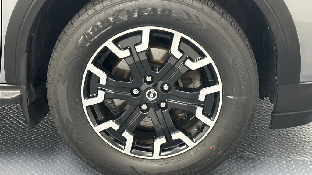 Certified Used 2020 Gray Nissan SL image 21